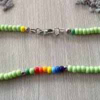 Bunte Kinderkette' mit einem Howlithkreuz und Rocailles in Regenbogenfarben Bild 6