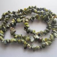 Australische Jade Chips Perlen 5 mm - 8 mm ein Strang Bild 6