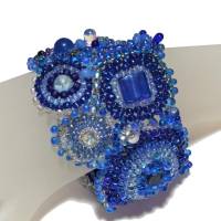 breites Armband blau royalblau freeform Unikat handgefertigt Glas peyote handmade boho Bild 7