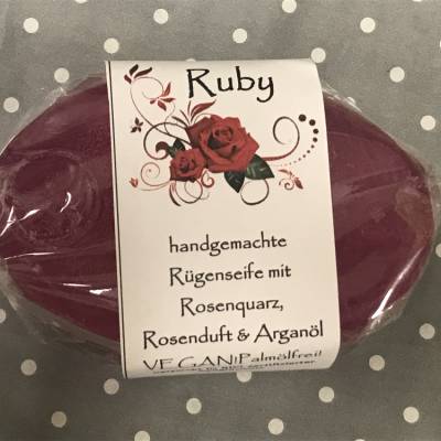 Rügener "Ruby" mit einem echten Rosenquarz + mit Arganöl * 100 g Stück * Sassnitzer Manufaktur