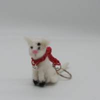 Schlüsselanhänger weiße Katze aus Filz, einmaliges Geschenk für Besitzer eines kleinen Hundes, Taschenanhänger, Bild 3
