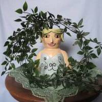 Blumenfrau aus Keramik, Gartenkeramik , Wohnaccesoires Bild 1