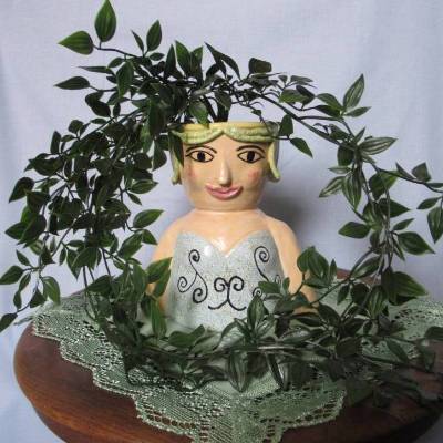 Blumenfrau aus Keramik, Gartenkeramik , Wohnaccesoires