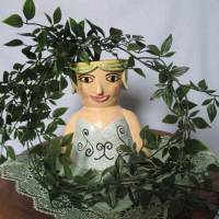 Blumenfrau aus Keramik, Gartenkeramik , Wohnaccesoires Bild 2