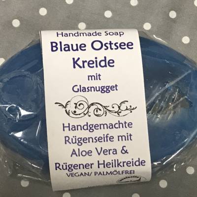 Rügener "Blaue Ostseekreide" mit Glasstein * 100 g Stück * Sassnitzer Manufaktur "Inselseifen"