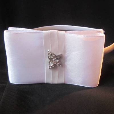 Festlicher Haarreif in Weiß mit eleganter Schleife und Strass-Schmetterling 