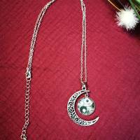 Halskette mit Mond und Yin Yang Bild 1