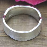 Konkaver Ring aus Silber 925/- papierstrukturiert, 6-7 mm breit Bild 6
