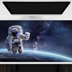 Schreibtischunterlage XXL – Astronaut im Weltall – 100 x 50 cm – Schreibunterlage für Kinder aus Premium Vinyl – Made in Bild 1