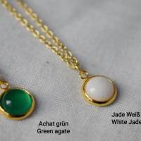 Jade weiß Creolen, Edelstein vergoldete Ohrringe, weiße Jade Ohrhänger, kleine Weiß Gold Ohrringe, Minimalistisch Bild 9