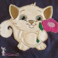 Stickdatei Doodle Katze Charlie mit Blume Bild 1