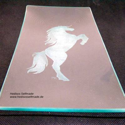 Glasplatte, Kuchenplatte, Gebäckplatte "Pferd" handgraviert 26,5 x 12,5 cm