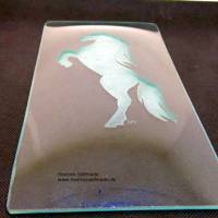 Glasplatte, Kuchenplatte, Gebäckplatte "Pferd" handgraviert 26,5 x 12,5 cm Bild 3