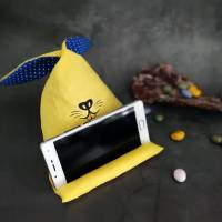 Handykissen / Sitzsack Pyramide SITZHASI Gelb - Smartphonestütze als Handyhalterung | Kirschkernfüllung | RÄUBERKIND Bild 1
