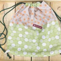 KiTa - Beutel * Wäschesack * Wäschebeutel * Farbe / Muster: grün Kreise und braun geblümt Bild 1