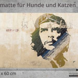 Napfunterlage | Futtermatte „Che Guevara“ aus Premium Vinyl - 60x40 cm - rutschhemmend, abwaschbar, reißfest - Made in G Bild 2