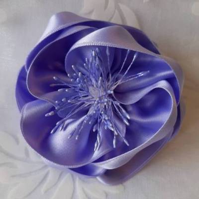 Haarklammer fliederfarbene Stoffblume Haarblüte 