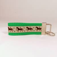 Schlüsselband Pferde Kinder-Schlüsselanhänger grün Kind -Geschenk Schultüte-Anhänger grün beige Geschenk Taschenbaumler Bild 1