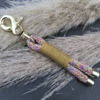 Schlüsselanhänger/Taschenanhänger aus PPM-Seil in Regenbogen Bild 1