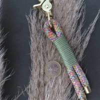 Schlüsselanhänger/Taschenanhänger aus PPM-Seil in Regenbogen Bild 3