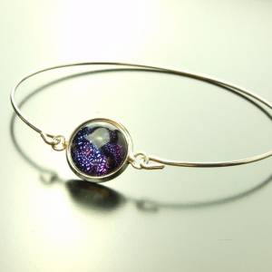 Armreif Cabochon dichroitisches Glas silbern lila Bild 1