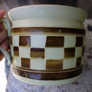 uralter Milchkrug Milchtopf Krug Schachbrett Muster Steinzeug Keramik Handgetöpfert  10er 20er Jahre Bild 7