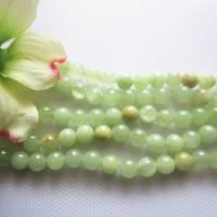 0,09 EUR/Stk. SALE! Blumenjade Perlen 8 mm ein Strang Bild 1