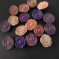 Holz-Knopf in Form einer Blüte in verschiedenen Farben Bild 1
