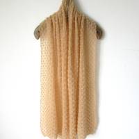 Anmutige Braut-Stola hellbraun tan, zarter gestrickter Schal mit 3 D Struktur, superweiches Lace-Tuch Bild 6