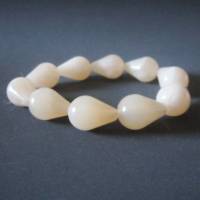 10x Perlen in Tropfen Form hell Beige  Farbe Marmor-Effekt 16 mm x 11 mm Bild 1