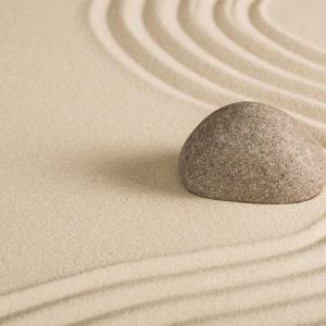 Schreibtischunterlage –  Zen Garten mit Stein im Sand – 60 x 40 cm – Schreibunterlage aus erstklassigem Premium Vinyl – Bild 2