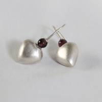 Ohrhänger „Herzen“ aus 925 Silber und einer Granatperle, Bild 3
