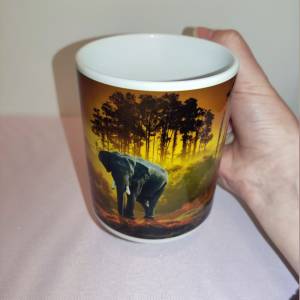 Bedruckte Tasse mit tollem Landschafts- und Elefanten Motiv, wunderschöne Tasse als perfekte Geschenkidee Bild 3