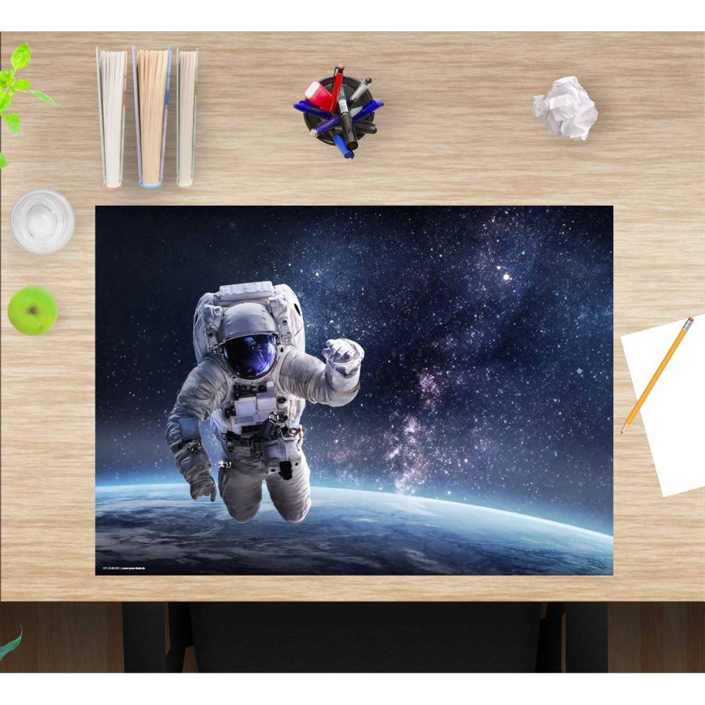 Schreibtischunterlage – Astronaut im Weltall – 60 x 40 cm – Schreibunterlage für Kinder aus erstklassigem Premium Vinyl Bild 1