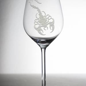 Gravierte Weingläser mit Skorpion Motiv, Glas Gravur Geschenke  für jeden Anlass, Personalisierte Geschenke aus Glas Bild 1