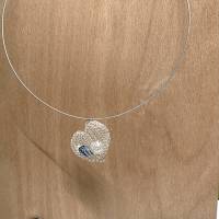 Edelstahl-Halsreif „HERZ“, handgestrickt aus Draht mit Perlen Bild 3