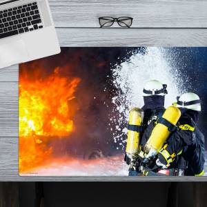 Schreibtischunterlage – Feuerwehr im Einsatz – 60 x 40 cm – Schreibunterlage für Erwachsene aus Premium Vinyl – Made in Bild 1