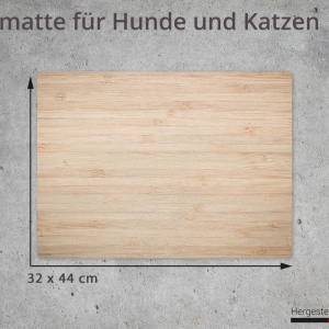 Napfunterlage | Futtermatte „Holzoptik hellbraun“ aus Premium Vinyl - 44x32 cm - rutschhemmend, abwaschbar, reißfest - M Bild 2