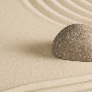 Schreibtischunterlage XXL – Zen Garten mit Stein im Sand – 100 x 50 cm – Schreibunterlage für Kinder aus erstklassigem P Bild 2