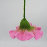 Windspiel, Klangblüte mit Klangstäben für Terrasse, Wohn- oder Babyzimmer, Mobile als Wohndekoration, Filzblume rosa Bild 3