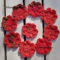 9 rot - grüne Häkelblumen Häkelblüten * zum Dekorieren * als Streudeko * zum Aufnähen Bild 2