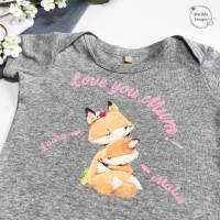 Premium Baby - Body „Mama Fuchs“ | personalisiert für Jungs und Mädchen | 100% Bio – Baumwolle | grau Bild 1