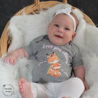 Premium Baby - Body „Mama Fuchs“ | personalisiert für Jungs und Mädchen | 100% Bio – Baumwolle | grau Bild 2
