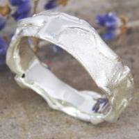 Ungewöhnlicher Ring aus Silber mit strukturierter Oberfläche, Herrenring Bild 2