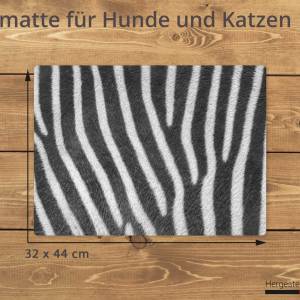 Napfunterlage | Futtermatte „Zebra Muster“ aus Premium Vinyl - 44x32 cm - rutschhemmend, abwaschbar, reißfest - Made in Bild 2