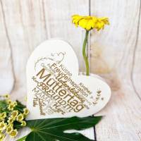 Muttertag, Herzaufsteller Vase, Herz aus Holz mit eingestecktem Reagenzglas für Blumen oder Rosen, personalisiert mit Wu Bild 1