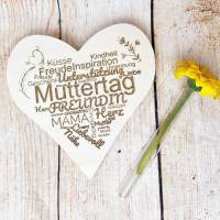 Muttertag, Herzaufsteller Vase, Herz aus Holz mit eingestecktem Reagenzglas für Blumen oder Rosen, personalisiert mit Wu Bild 2