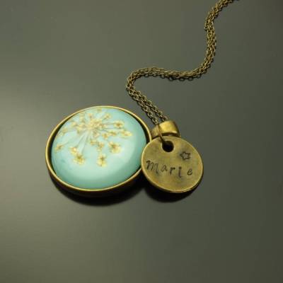 Kette nach Wahl Gravur Anhänger Initialen Buchstaben echte Blüten