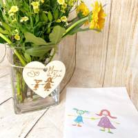 Muttertag, Zeichnung vom Kind graviert, Holzanhänger für Geschenke oder Blumenstrauß Bild 4