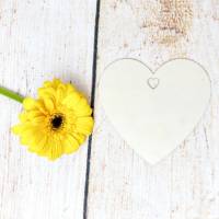 Muttertag, mit dem echten Handabdruck vom Kind graviert, Holzanhänger Herz für Geschenke oder Blumenstrauß Bild 8